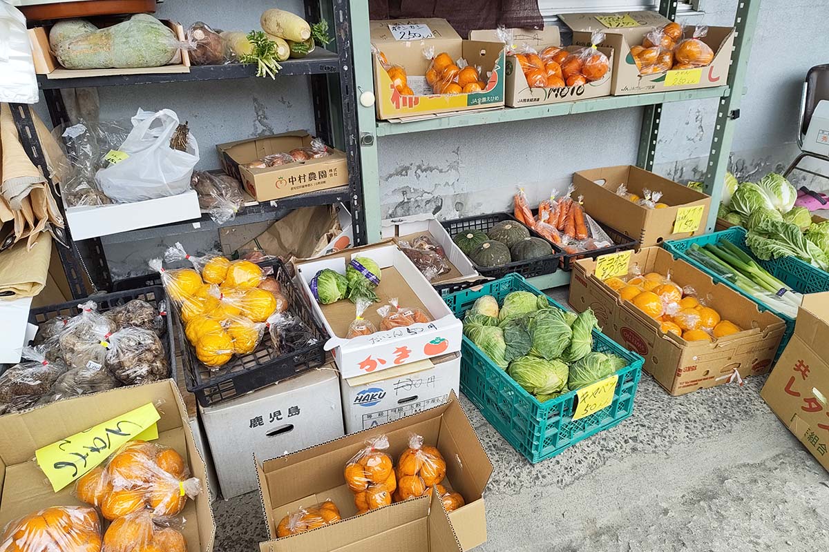 地元の野菜やお米も格安販売！