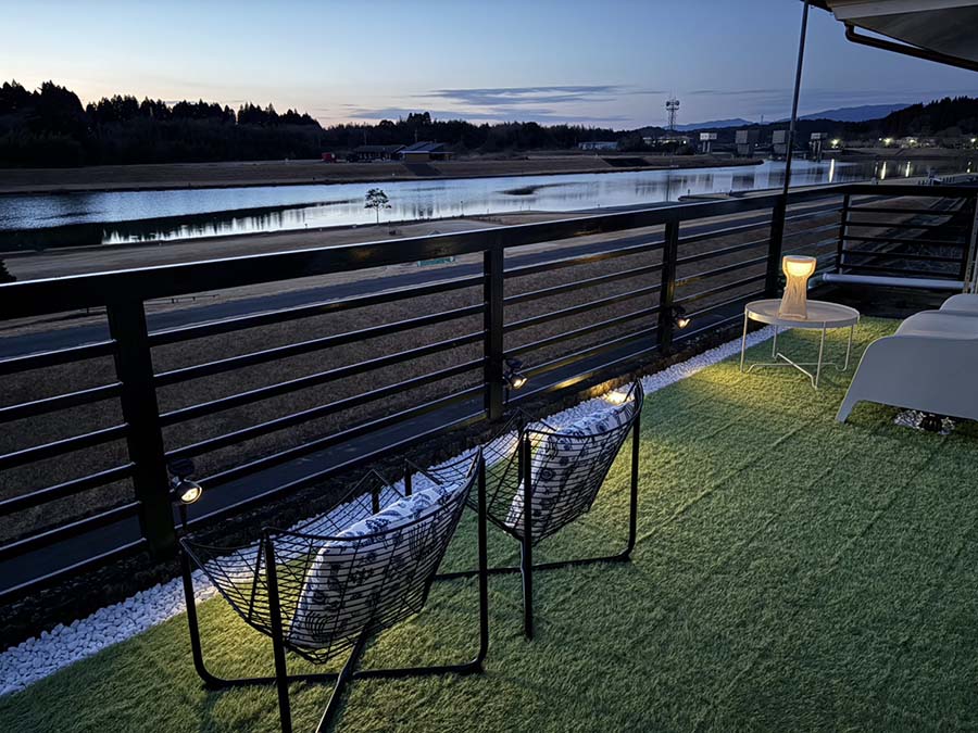 川内川が一望できるテラス